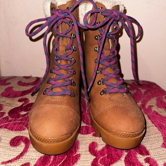 NEW DESIGNER Schutz Ritah Leather Lace up Faux Fur Lug Sole Boots - Picture 2 of 10